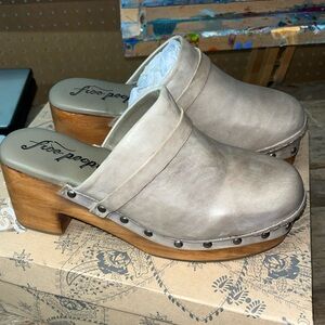 Free People Size 36 6 Clogs Calabasas Gray Leather Women Chunky Platform Studded